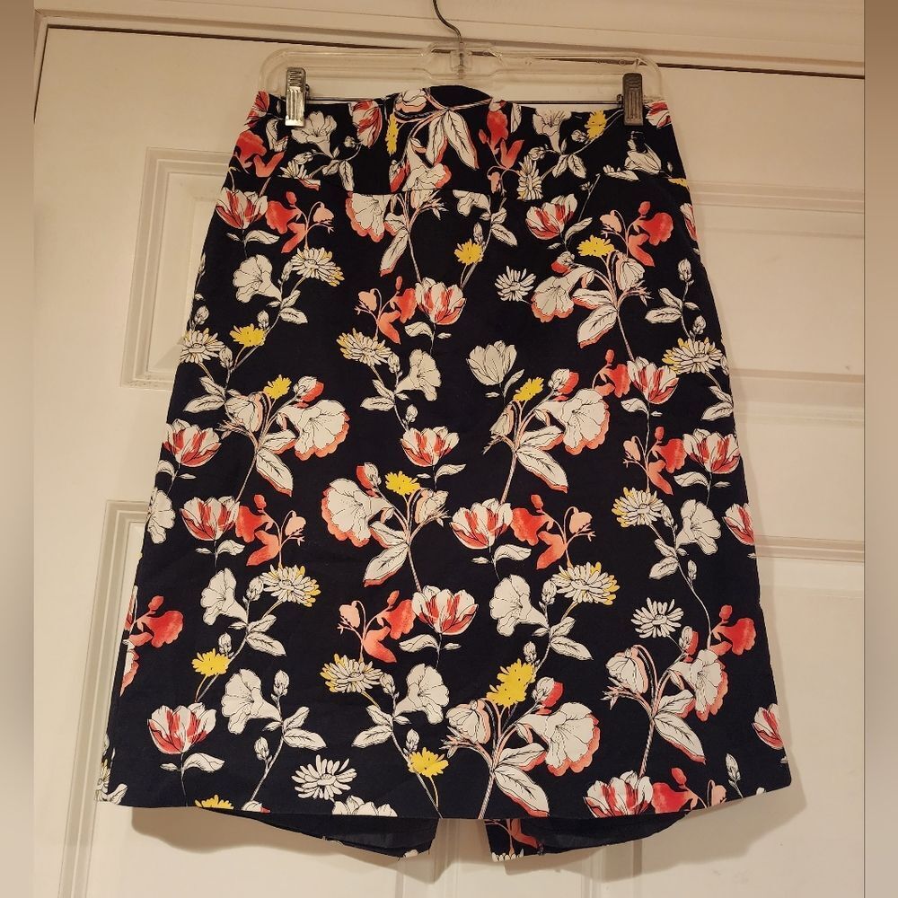 Liz Claiborne black floral lined skirt Size 14